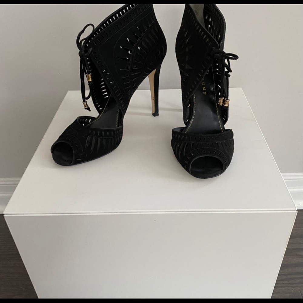 Tie up heels